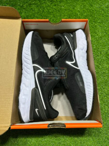 React Miler 3 (Blk/W) - Image 2