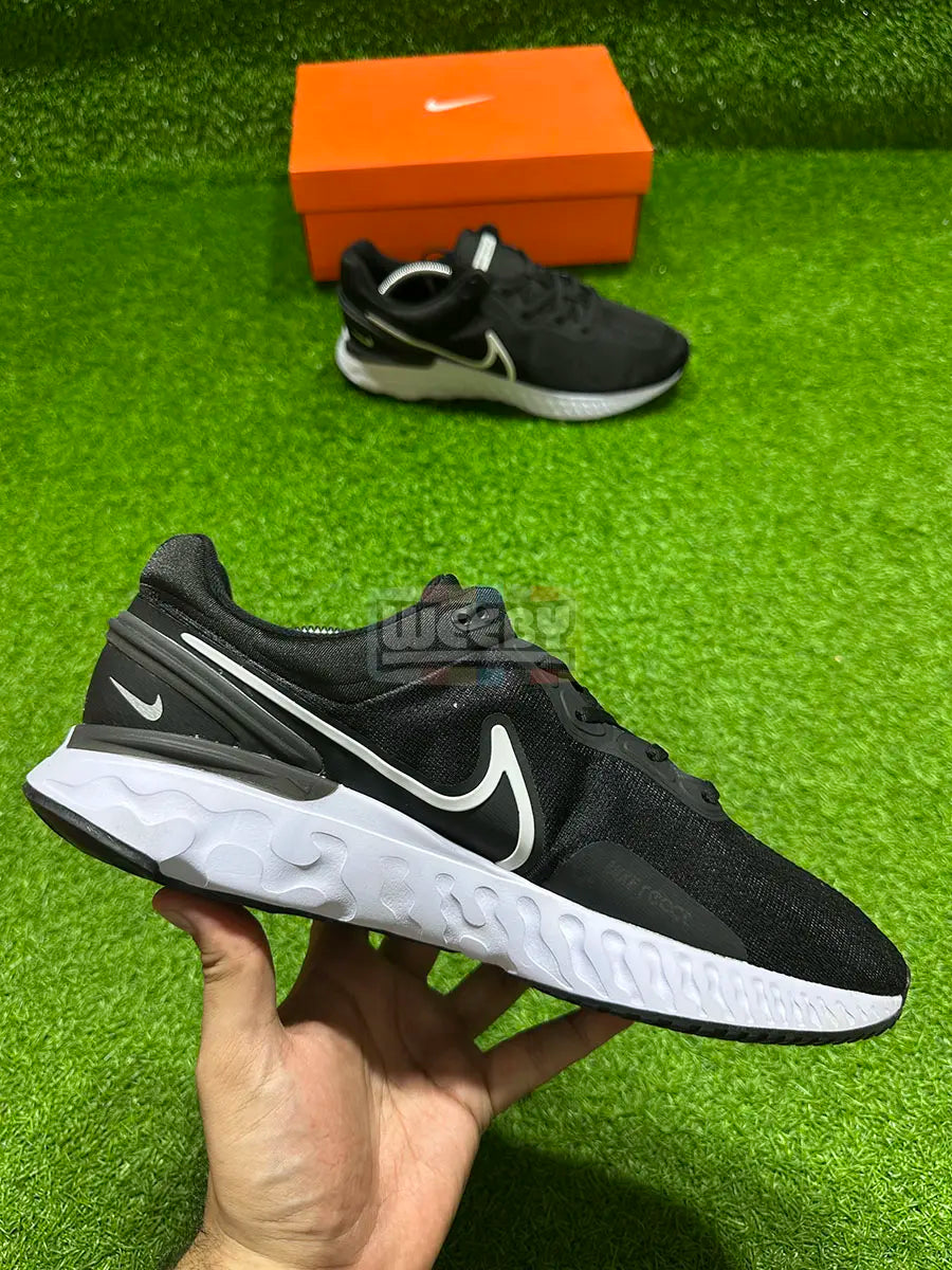 React Miler 3 (Blk/W) - Image 4