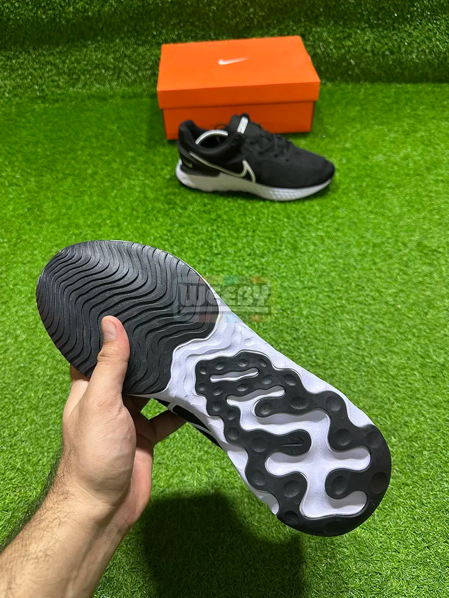 React Miler 3 (Blk/W) - Image 6