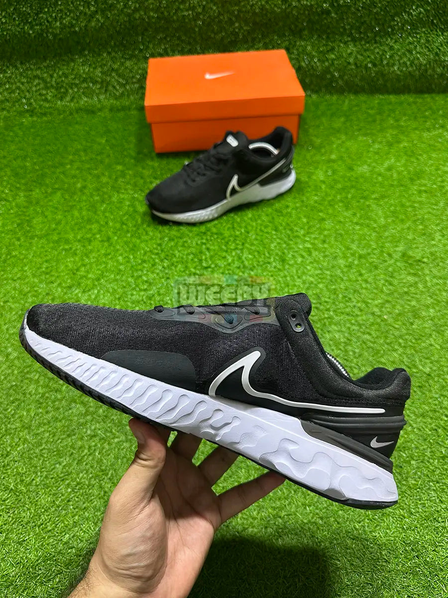 React Miler 3 (Blk/W) - Image 7
